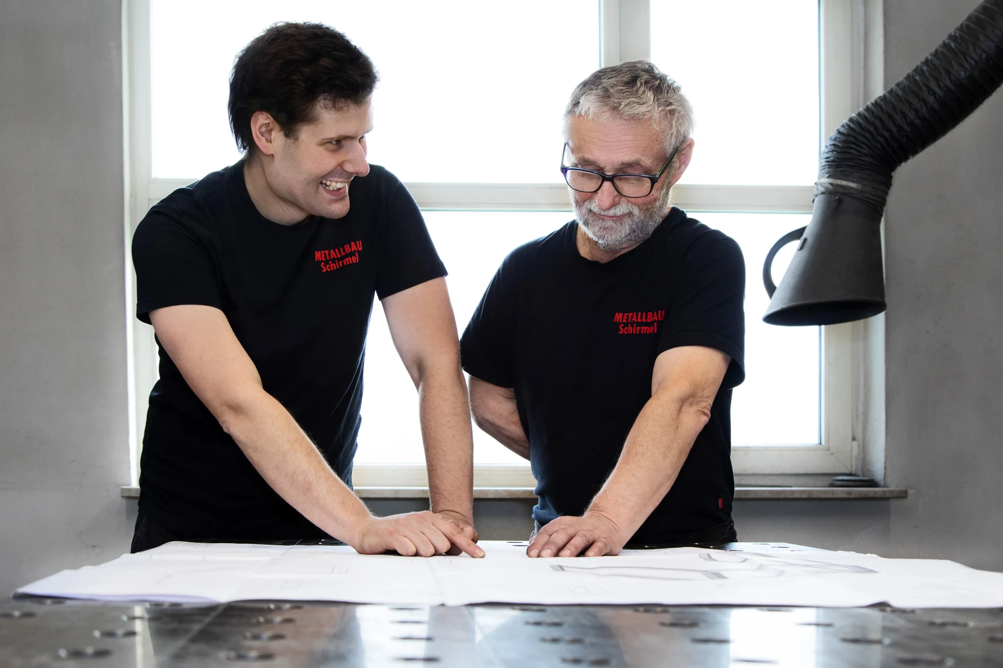 Thomas und Dieter Schirmel bei der gemeinsamen Planung